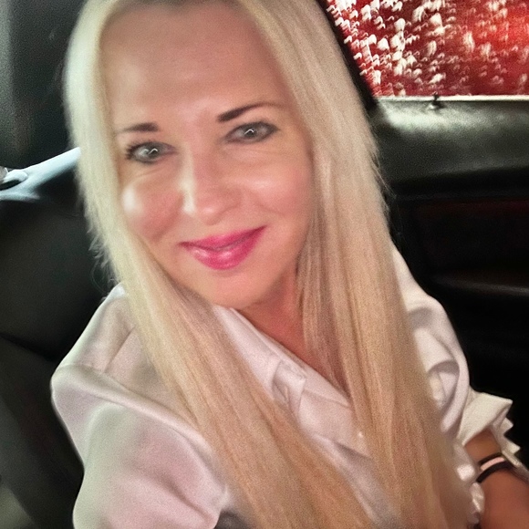 Meet your Posher, Kathleen - Picture 1 of 6